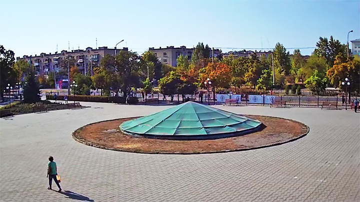 Онлайн веб-камера у фонтана городского дворца культуры в Северодонецке (Северодонецк, )
